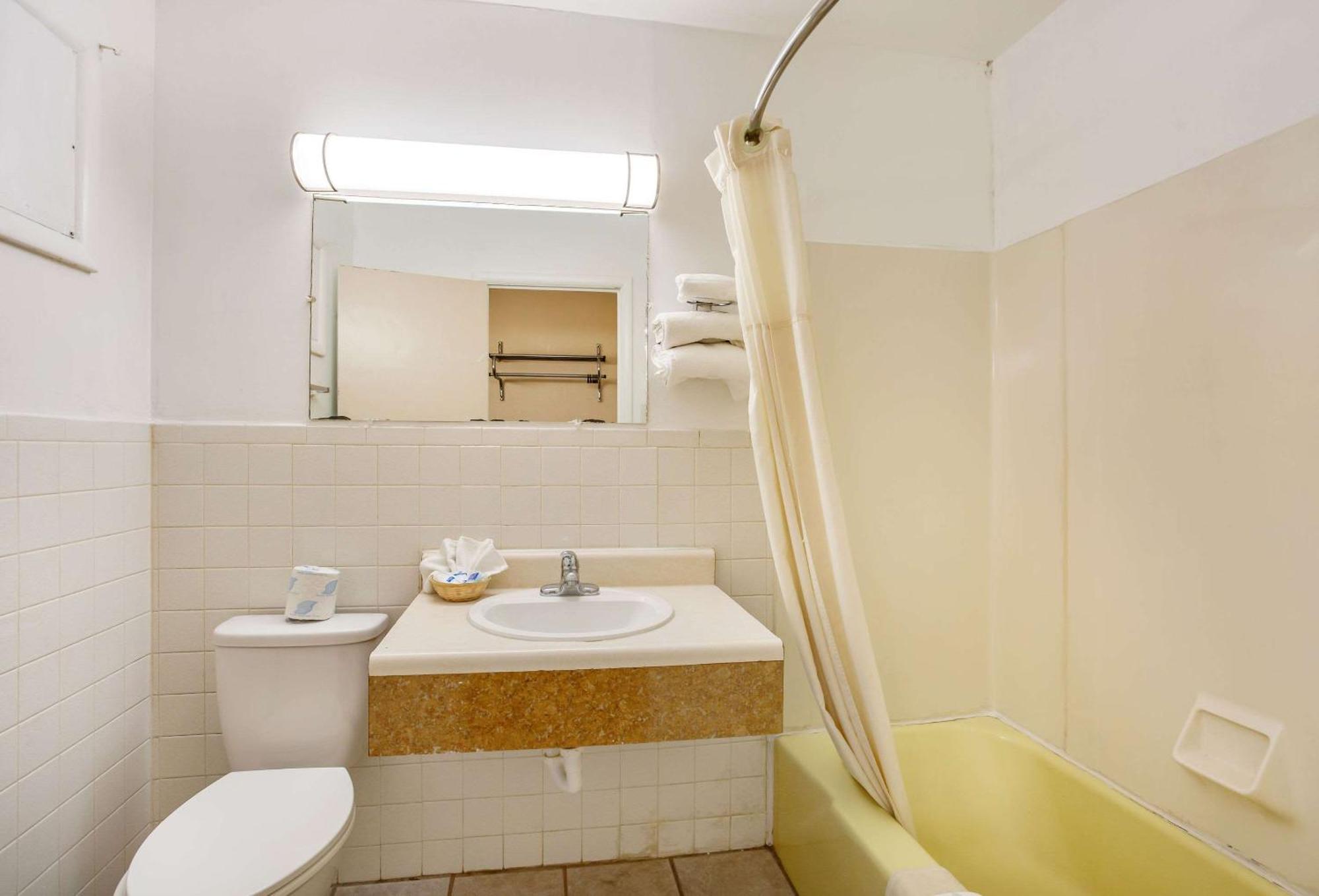 Rodeway Inn & Suites Raton Esterno foto