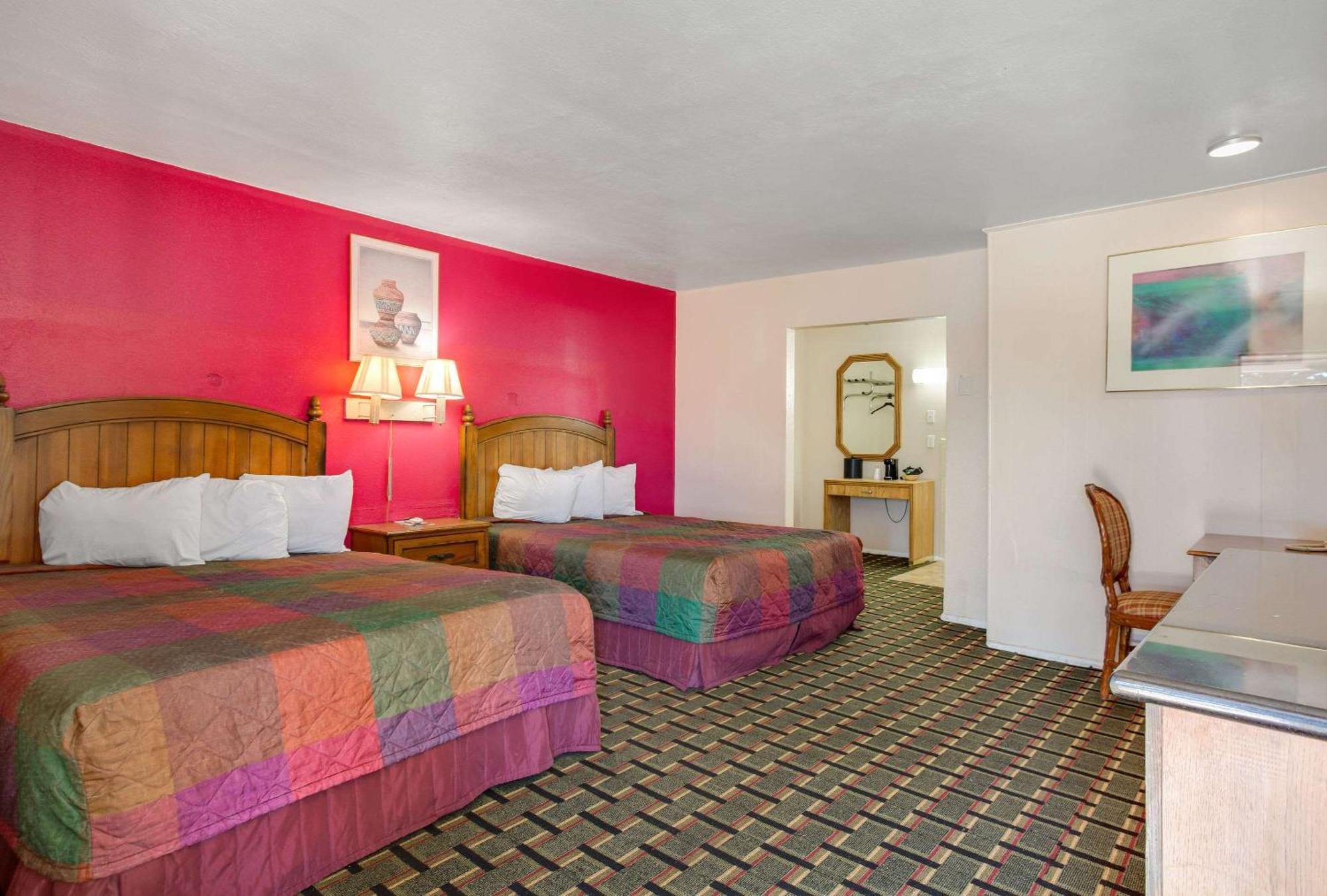 Rodeway Inn & Suites Raton Esterno foto