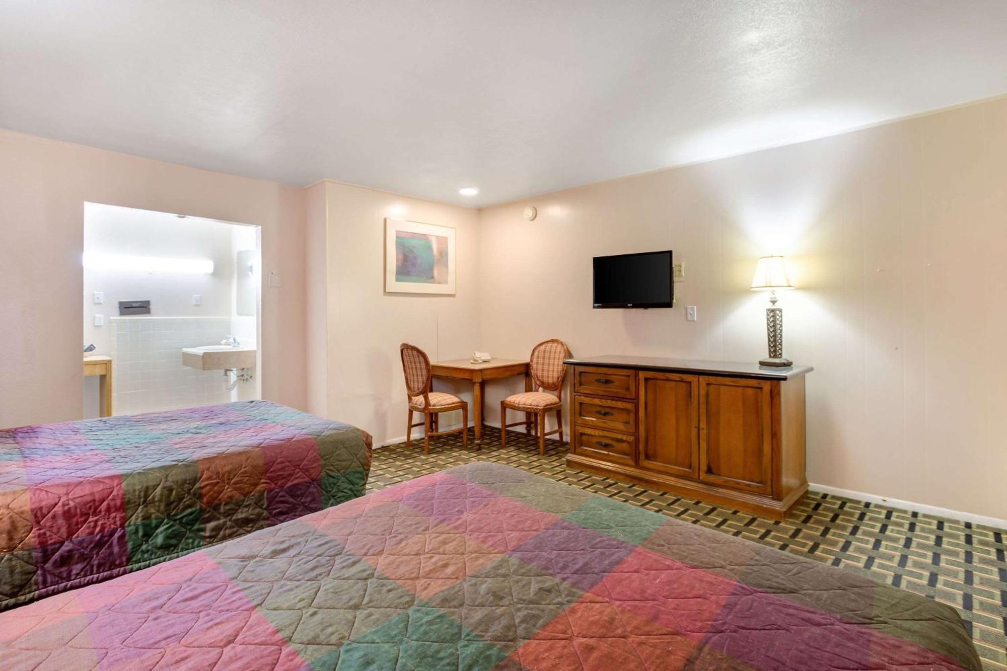 Rodeway Inn & Suites Raton Esterno foto