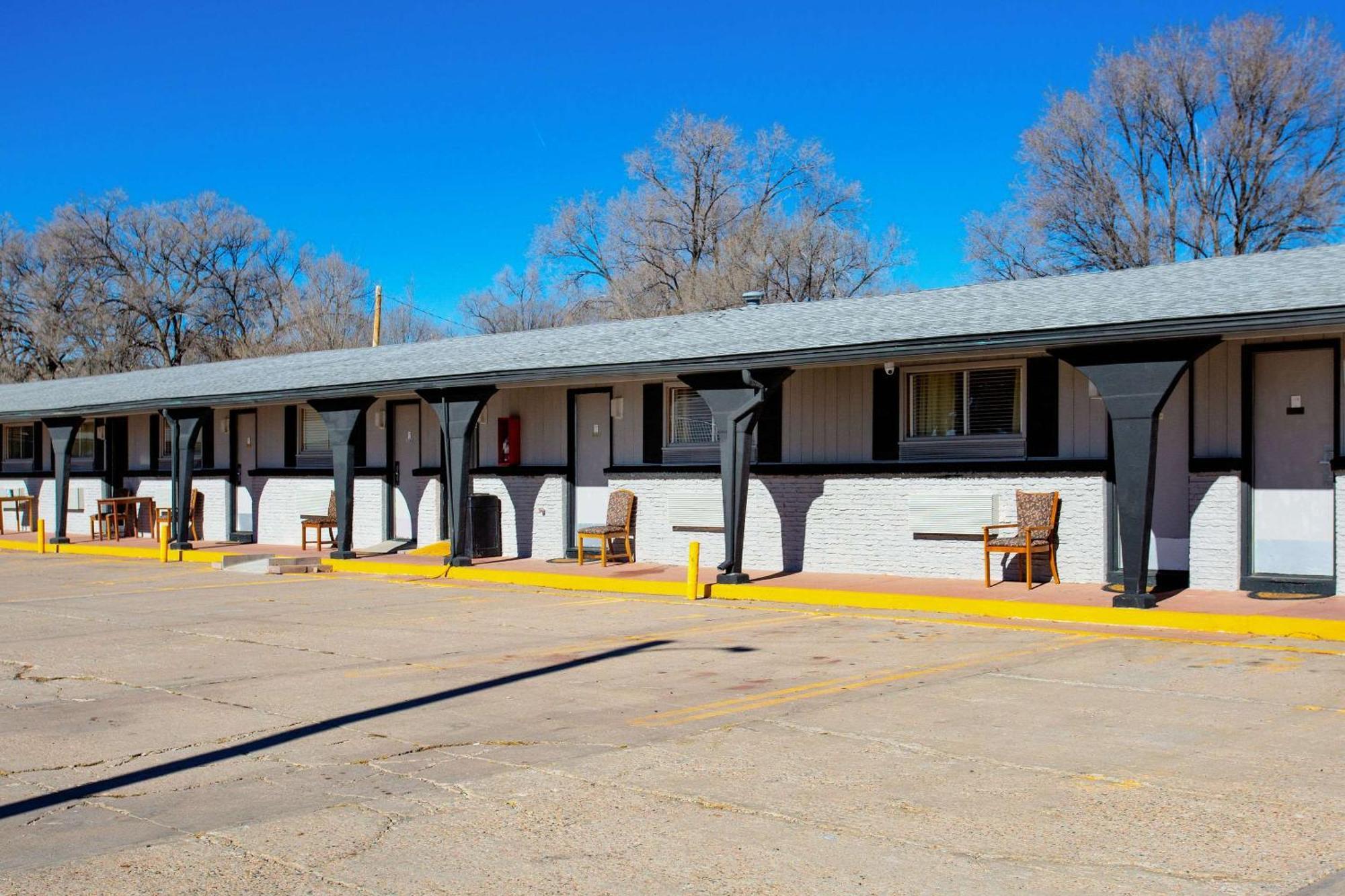 Rodeway Inn & Suites Raton Esterno foto